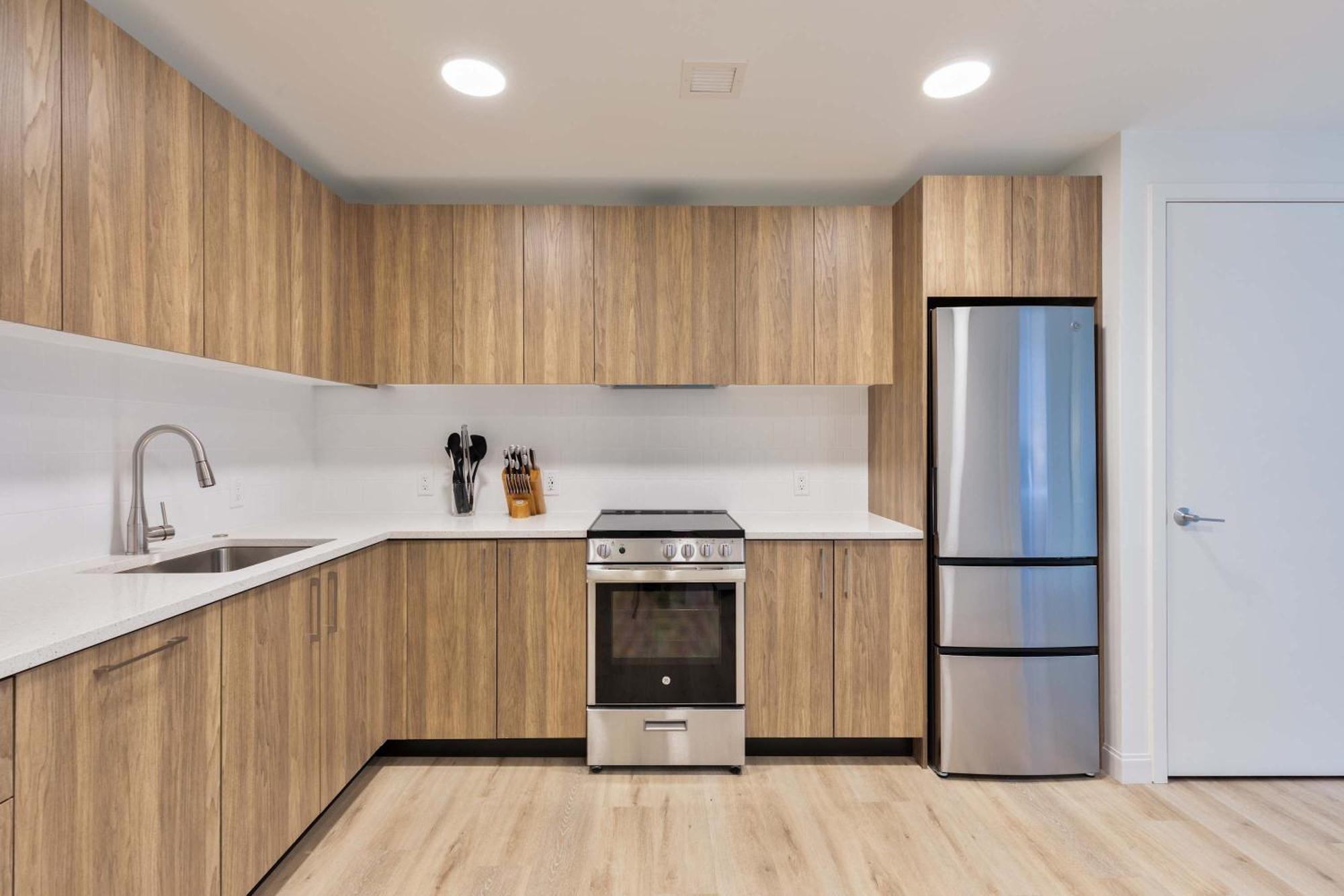 Gorgeous With Kitchen Apartment *