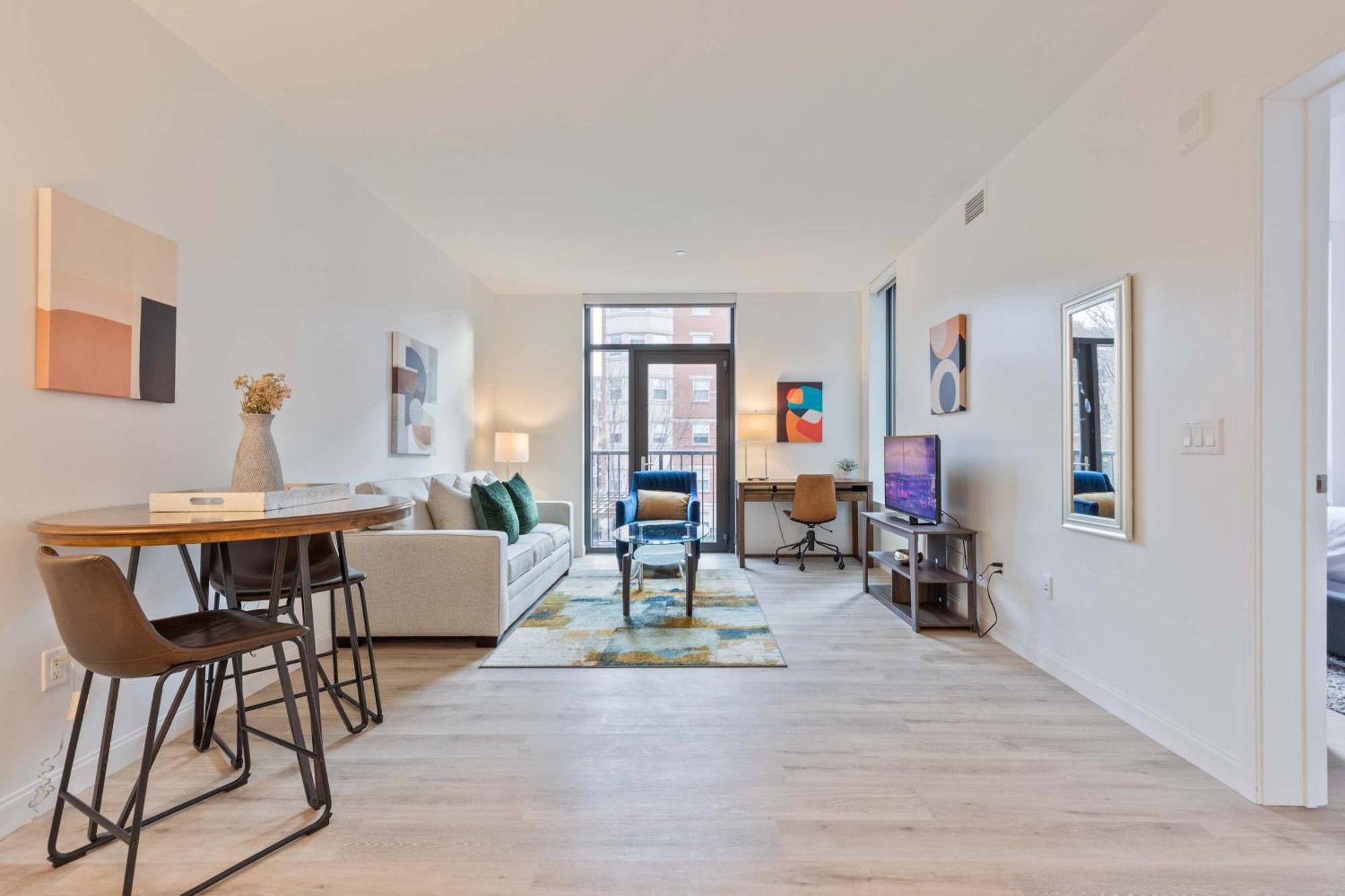 Apartment Gorgeous With Kitchen