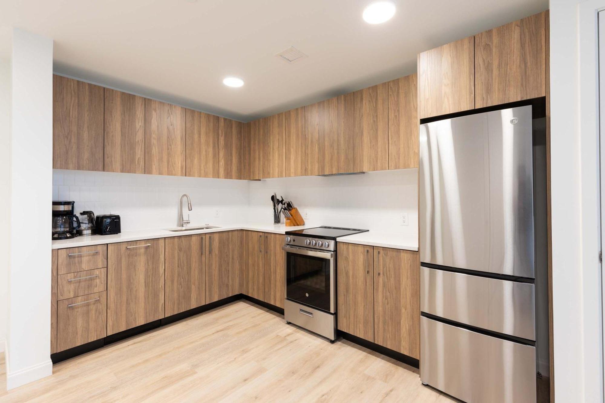 Gorgeous With Kitchen Apartment *