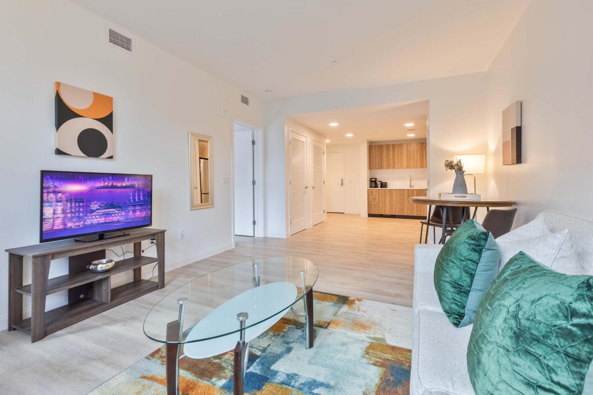 Gorgeous With Kitchen Apartment *